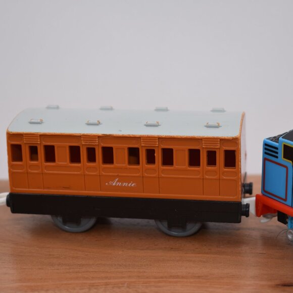 Thomas Annie Passenger Trackmaster Motorized Battery-Operated Thomas & Friends - Picture 5 of 7